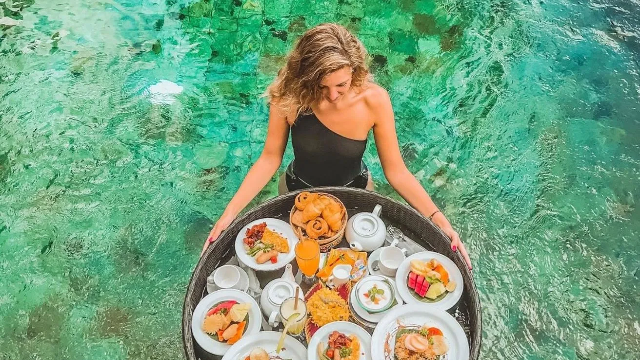 Floating Breakfast in Santi Mandala